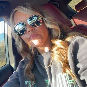 Meet your posher 😄 my name is Tara! Ship same day or next morning